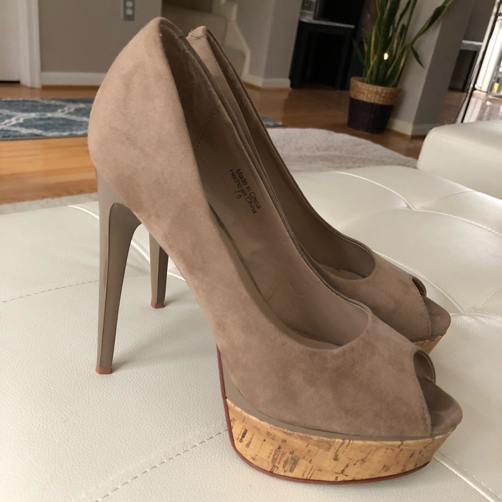 💥Forever 21 - nude peep toe heels💙 - Picture 2 of 5